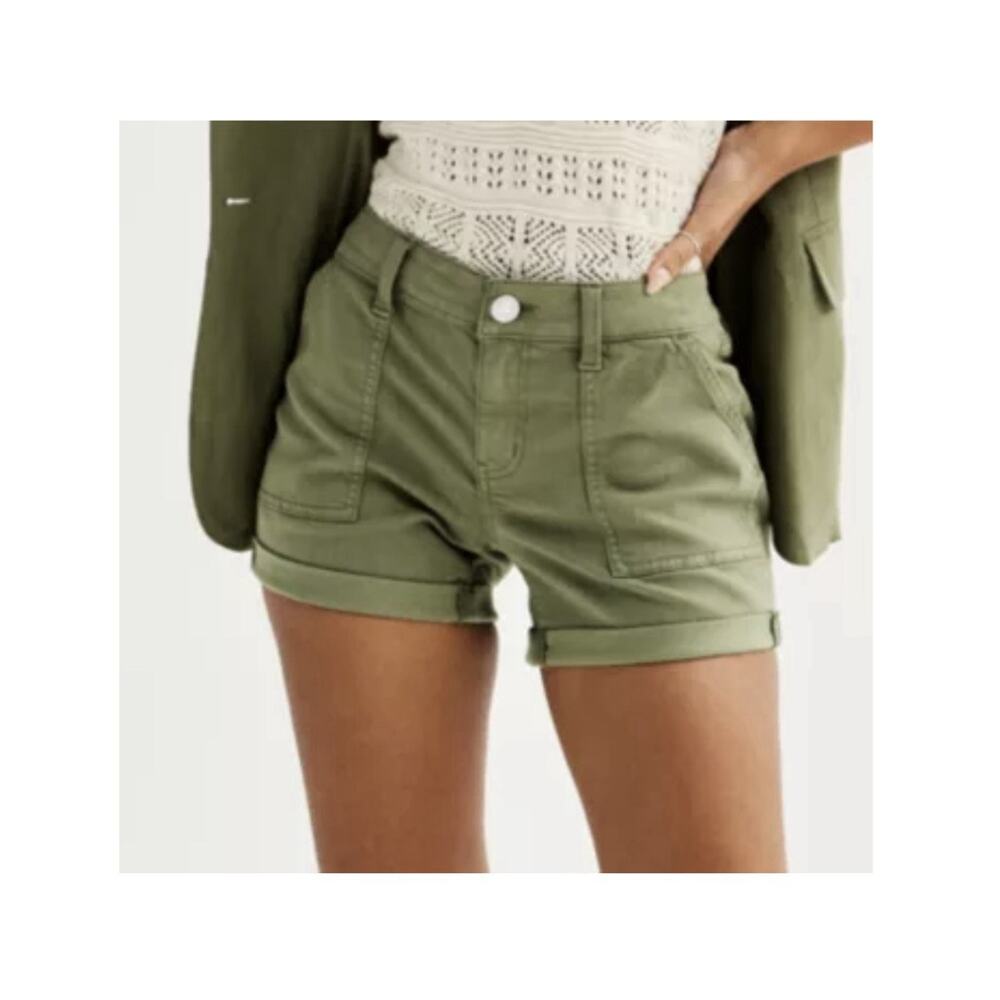 SO Drew Olive Green Low Rise Midi Super Stretch Cuffed Shorts Size 7 Inseam 4 in